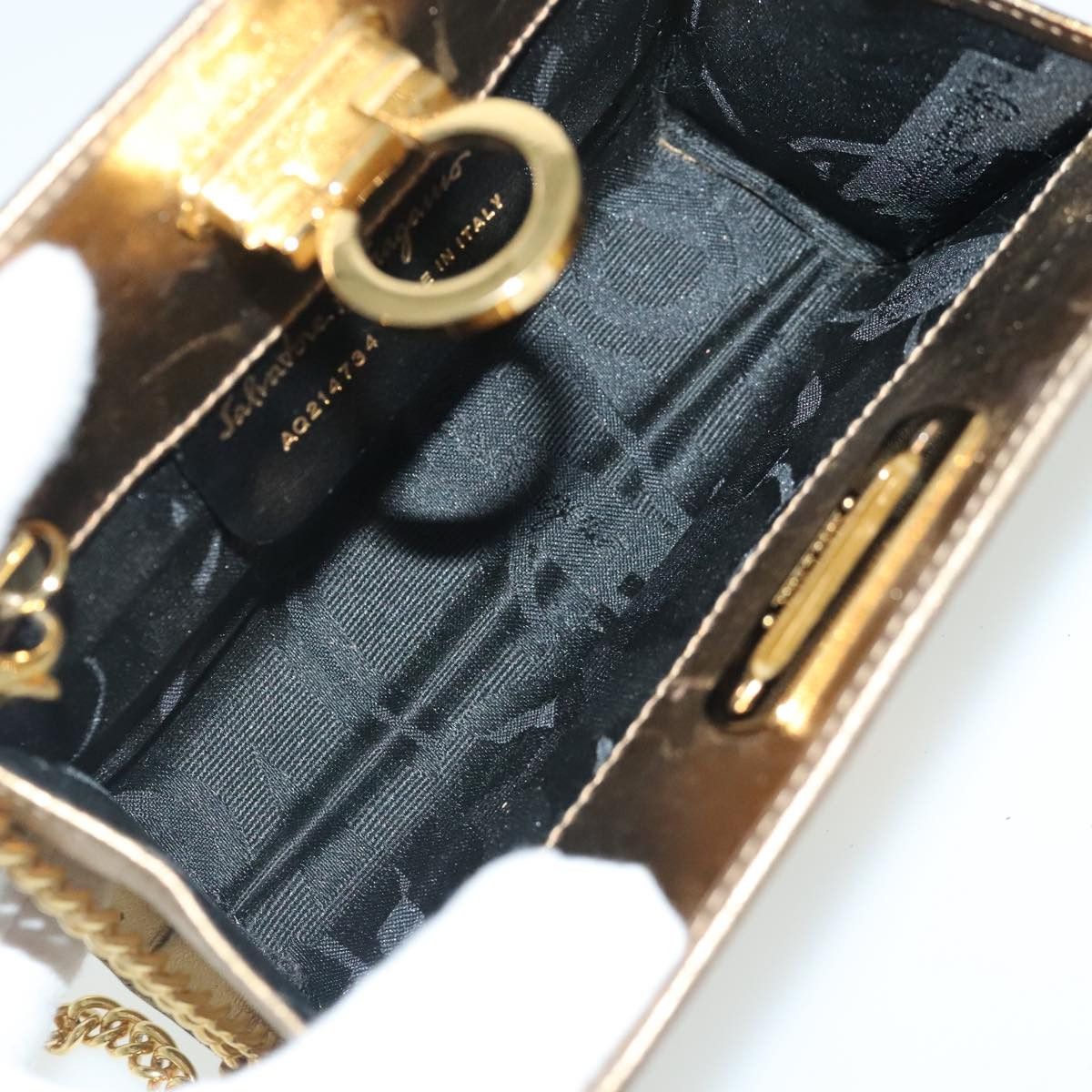 Salvatore Ferragamo Gancini Gold Leather Shoulder Bag (Pre-Owned) Size ONE SIZE - 9 Thumbnail
