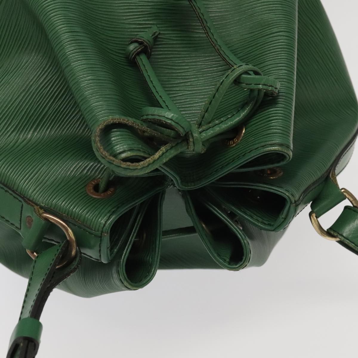 Louis Vuitton Noe Green Leather Shoulder Bag (Pre-Owned) Size ONE SIZE - 17 Thumbnail