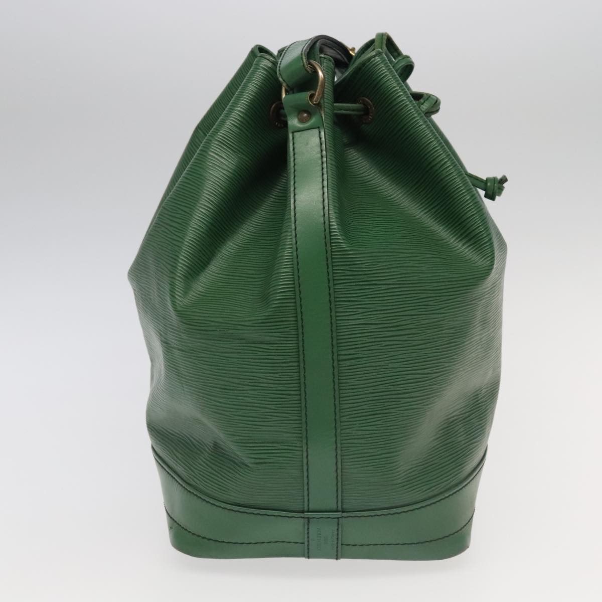 Louis Vuitton Noe Green Leather Shoulder Bag (Pre-Owned) Size ONE SIZE - 4 Thumbnail