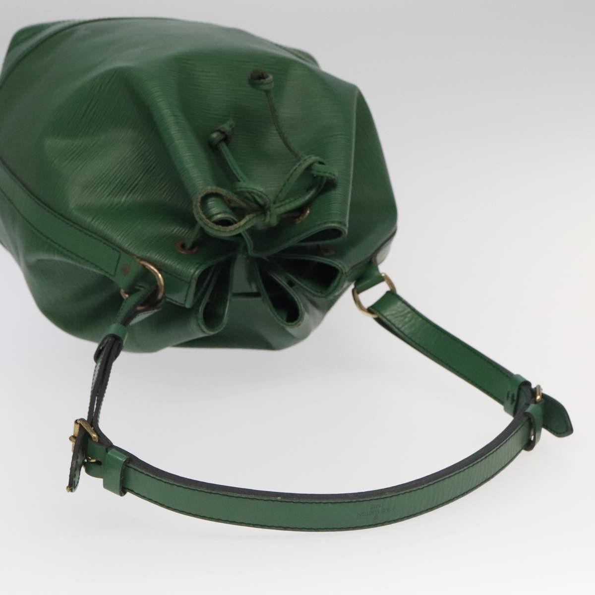 Louis Vuitton Noe Green Leather Shoulder Bag (Pre-Owned) Size ONE SIZE - 5 Thumbnail