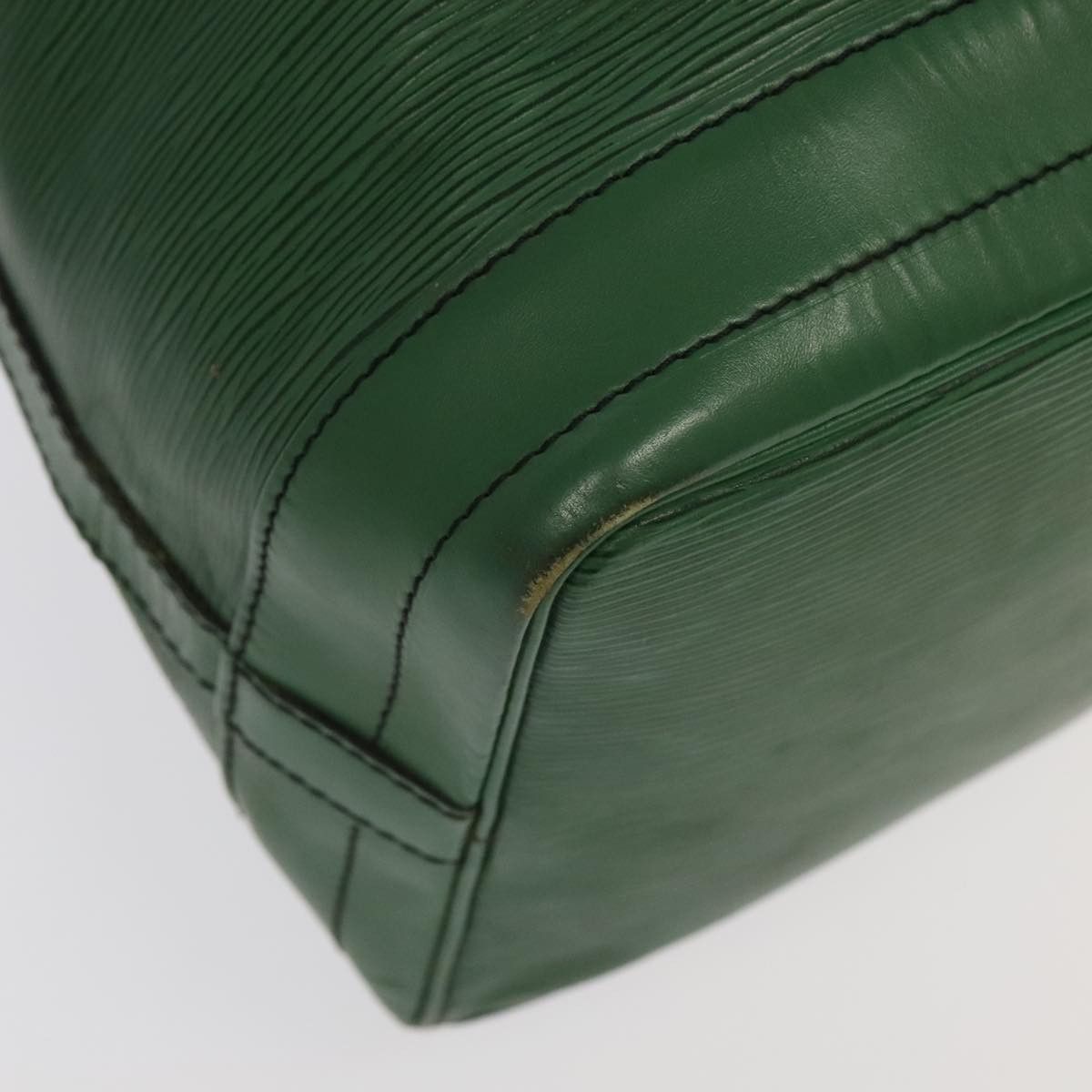 Louis Vuitton Noe Green Leather Shoulder Bag (Pre-Owned) Size ONE SIZE - 7 Thumbnail