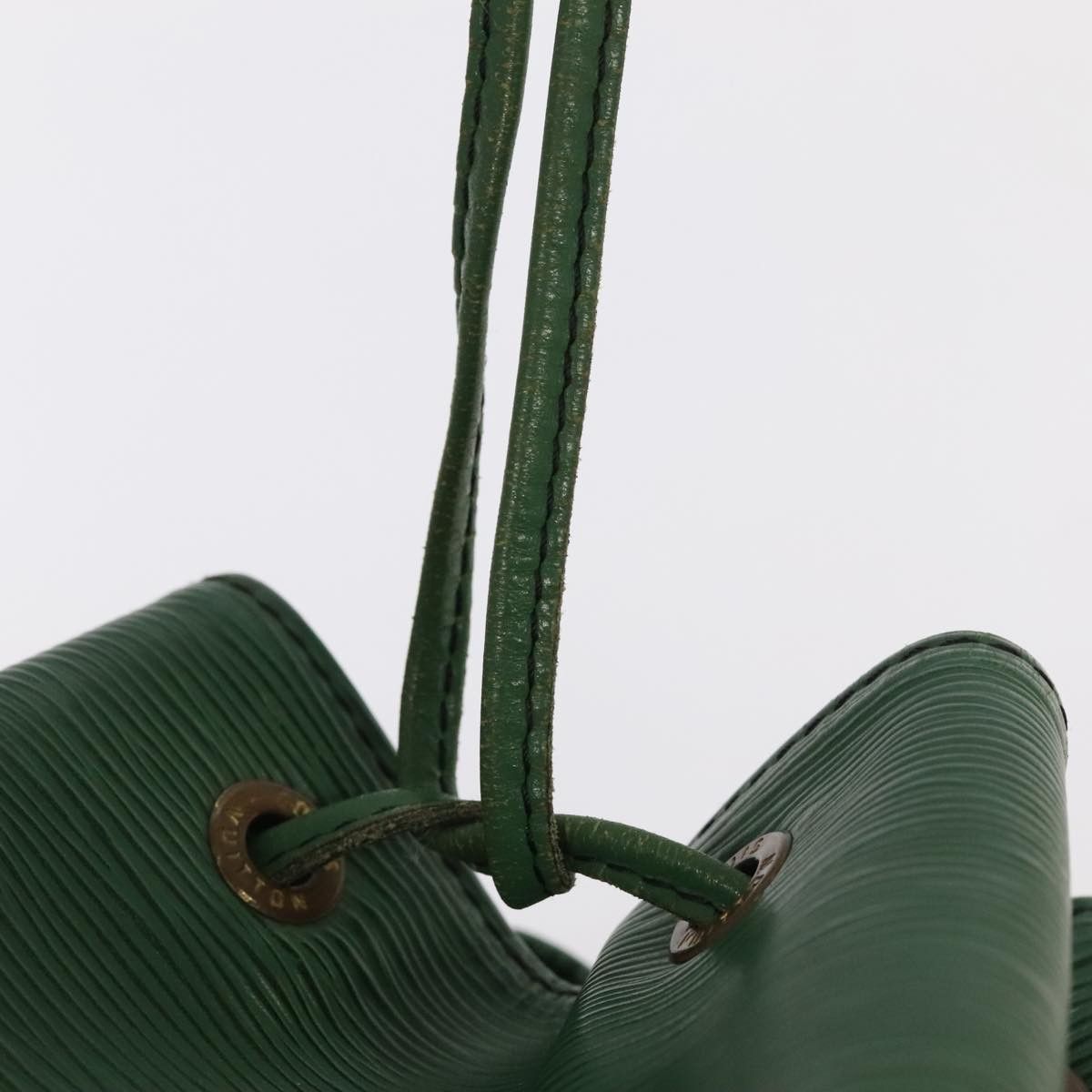 Louis Vuitton Noe Green Leather Shoulder Bag (Pre-Owned) Size ONE SIZE - 10 Thumbnail
