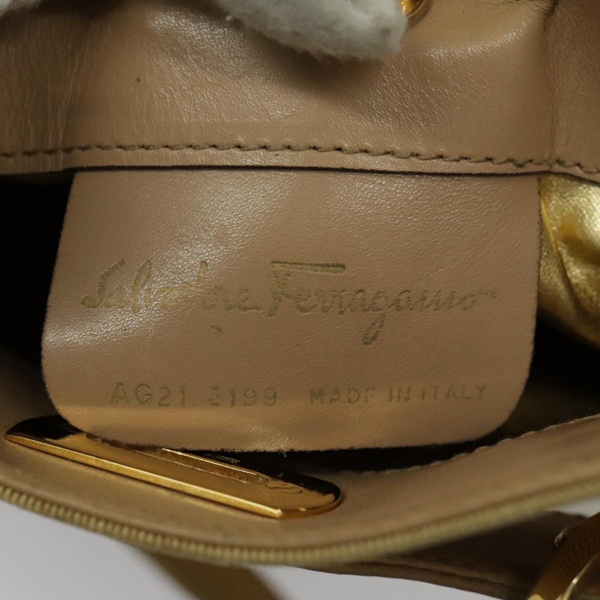 Salvatore Ferragamo Beige Leather Shoulder Bag (Pre-Owned) Size ONE SIZE - 12 Thumbnail
