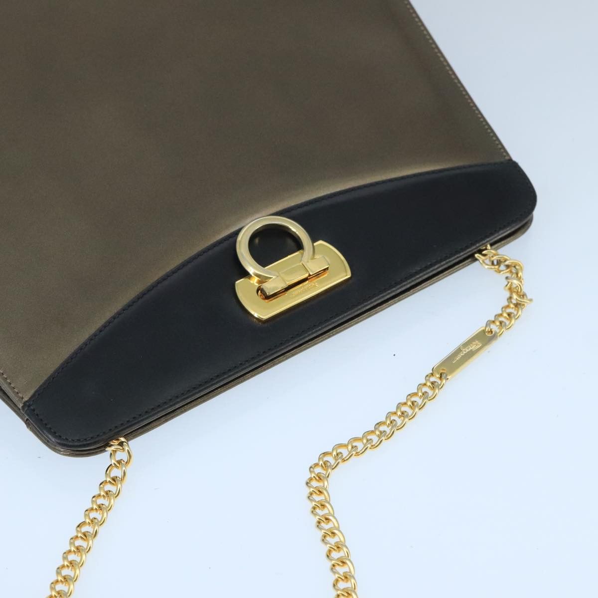 Salvatore Ferragamo Gancio Brown Patent Leather Shoulder Bag (Pre-Owned) Size ONE SIZE - 17 Thumbnail