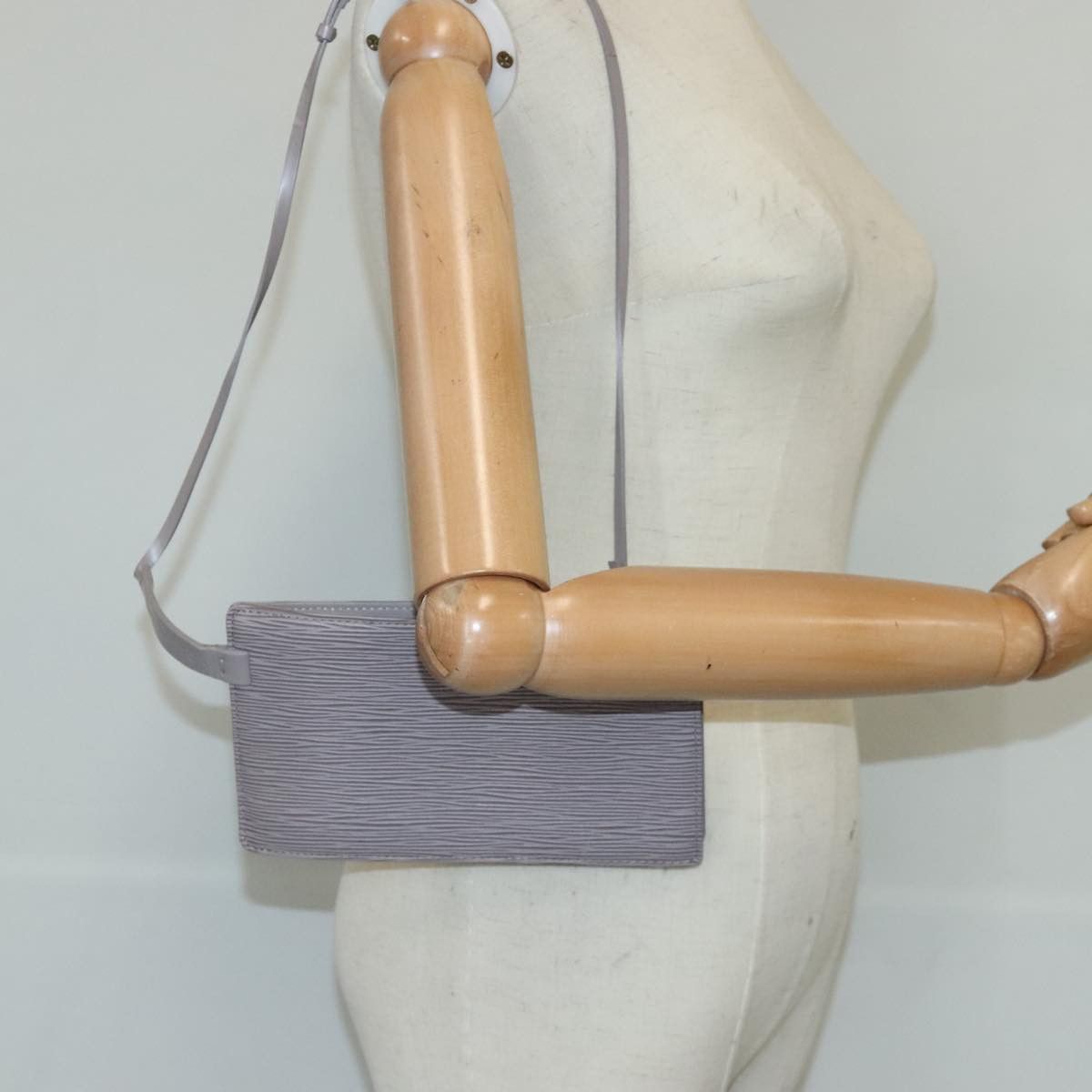 Louis Vuitton Grey Leather Clutch Bag (Pre-Owned) Size ONE SIZE - 15 Thumbnail