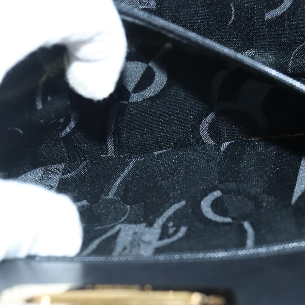 Salvatore Ferragamo Gancini Black Leather Shoulder Bag (Pre-Owned) Size ONE SIZE - 20 Thumbnail