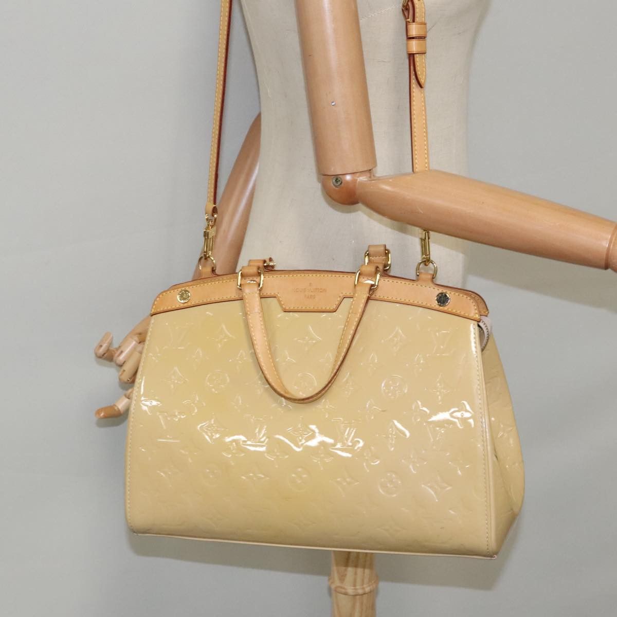 Louis Vuitton Blair Beige Patent Leather Handbag (Pre-Owned) Size ONE SIZE - 19 Thumbnail