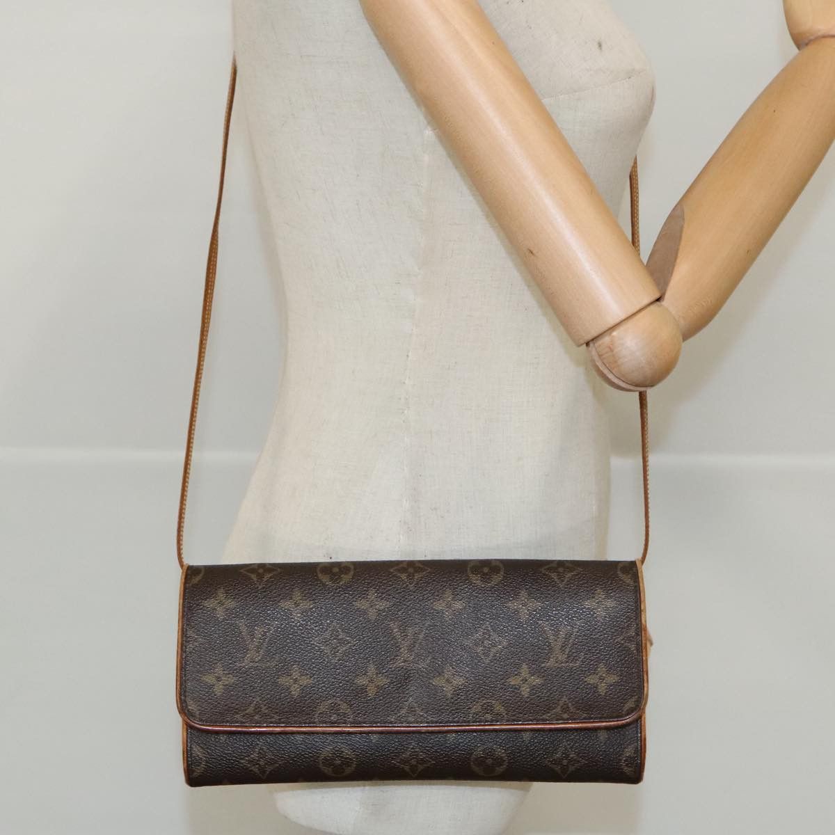 Louis Vuitton Twin Brown Canvas Clutch Bag (Pre-Owned) Size ONE SIZE - 15 Thumbnail