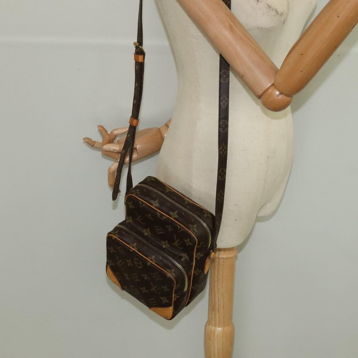 Louis Vuitton Amazon Brown Canvas Shoulder Bag (Pre-Owned) Size ONE SIZE - 11 Thumbnail