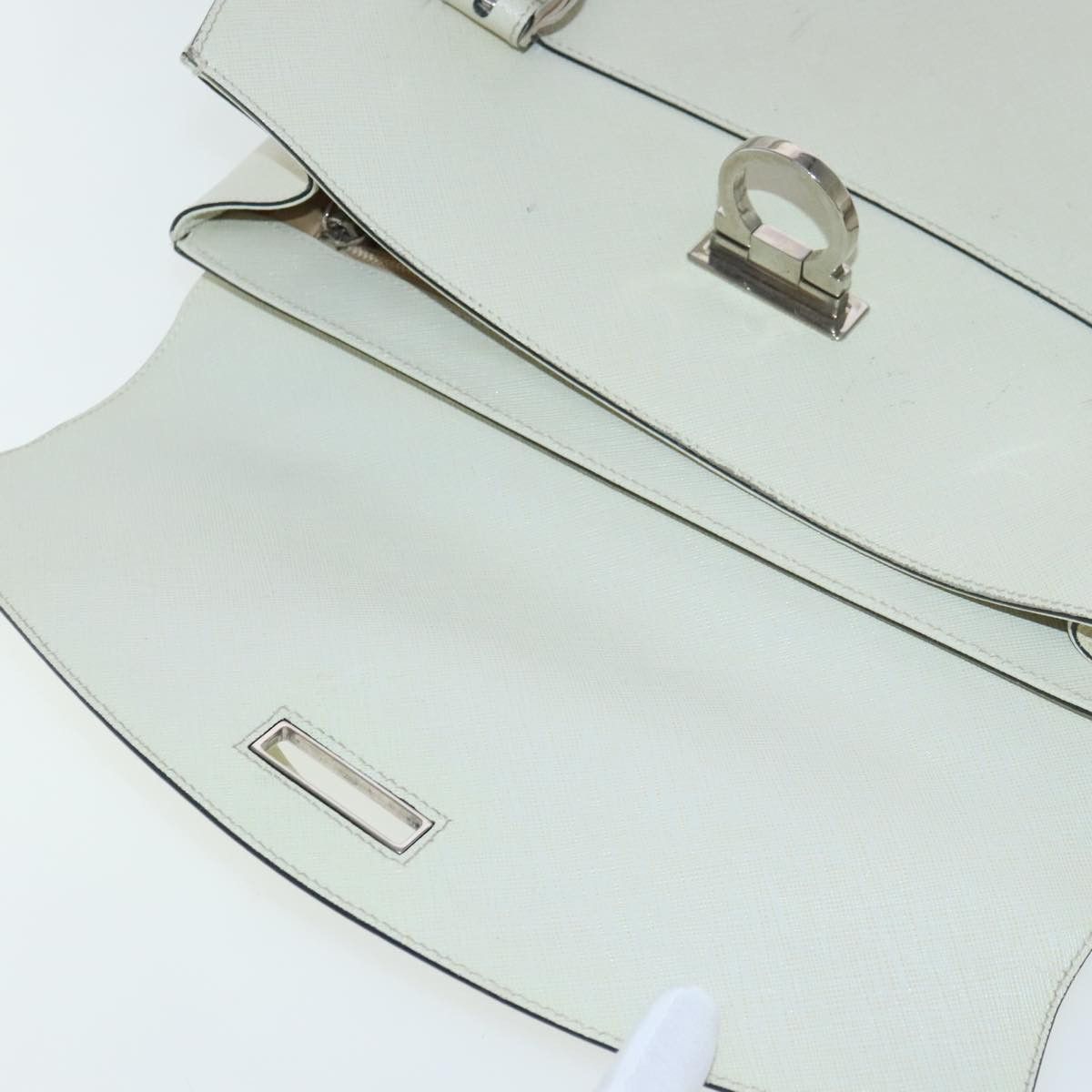Salvatore Ferragamo Gancini White Leather Handbag (Pre-Owned) Size ONE SIZE - 19 Thumbnail