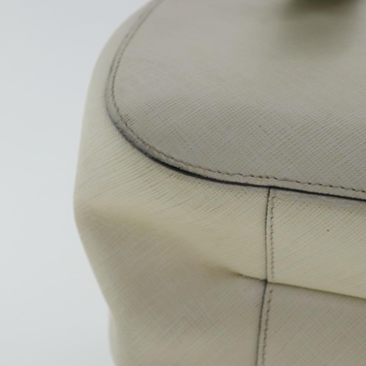 Salvatore Ferragamo Gancini White Leather Handbag (Pre-Owned) Size ONE SIZE - 10 Thumbnail