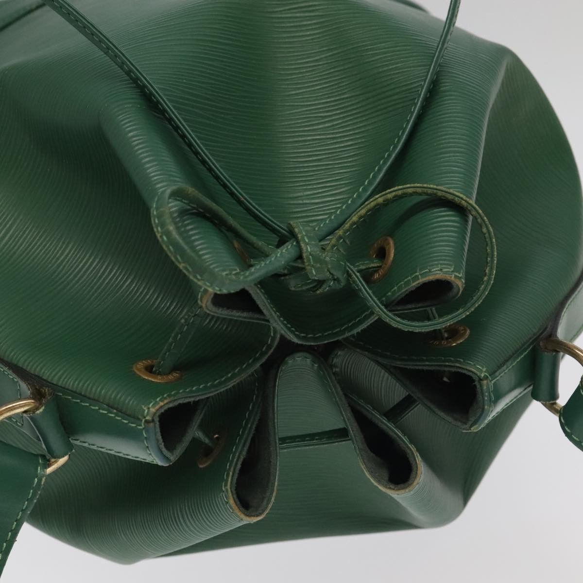 Louis Vuitton Noé Green Leather Shoulder Bag (Pre-Owned) Size ONE SIZE - 6 Thumbnail