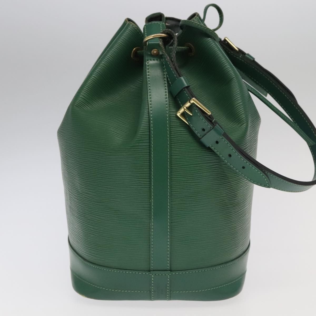 Louis Vuitton Noé Green Leather Shoulder Bag (Pre-Owned) Size ONE SIZE - 5 Thumbnail