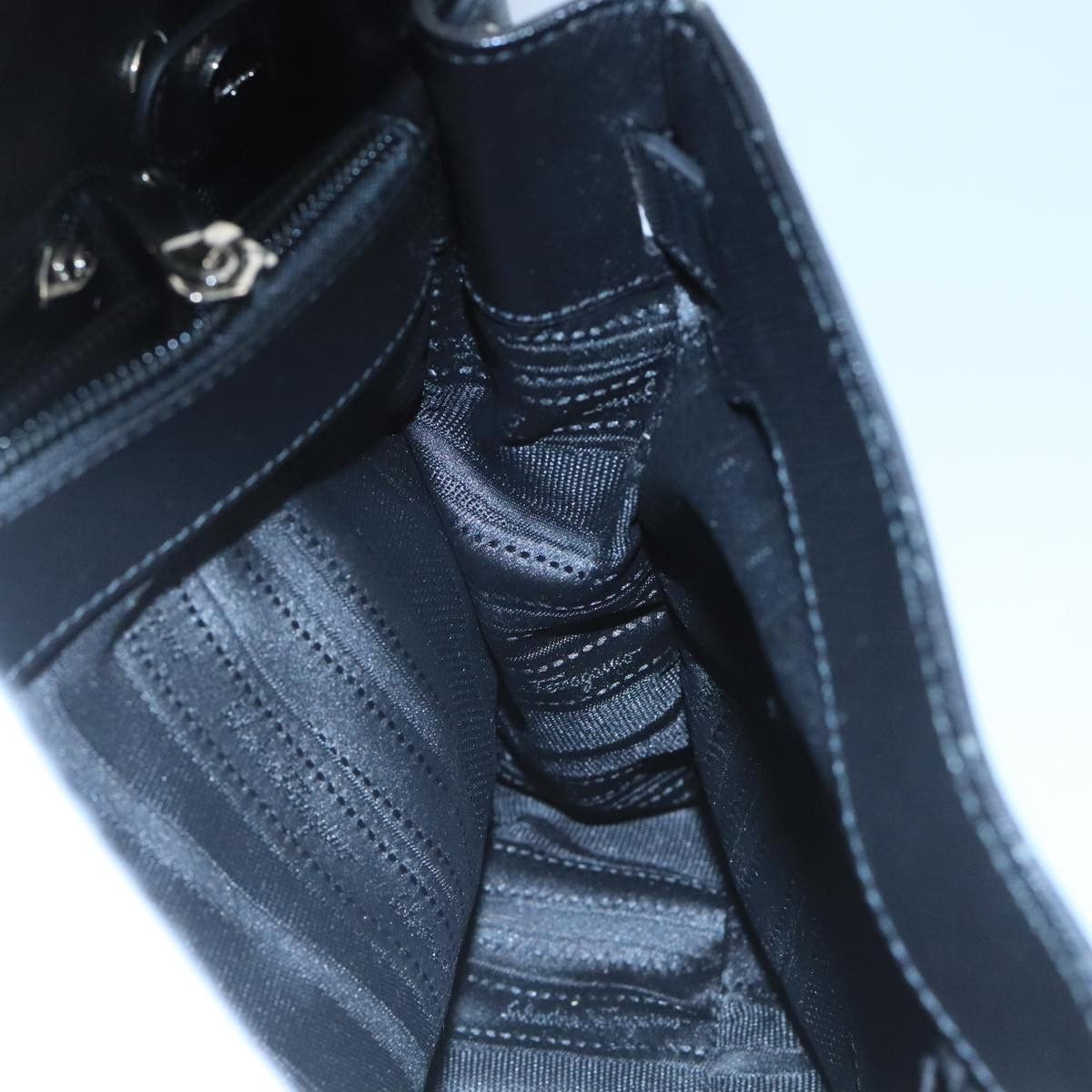 Salvatore Ferragamo Gancini Black Leather Handbag (Pre-Owned) Size ONE SIZE - 16 Thumbnail