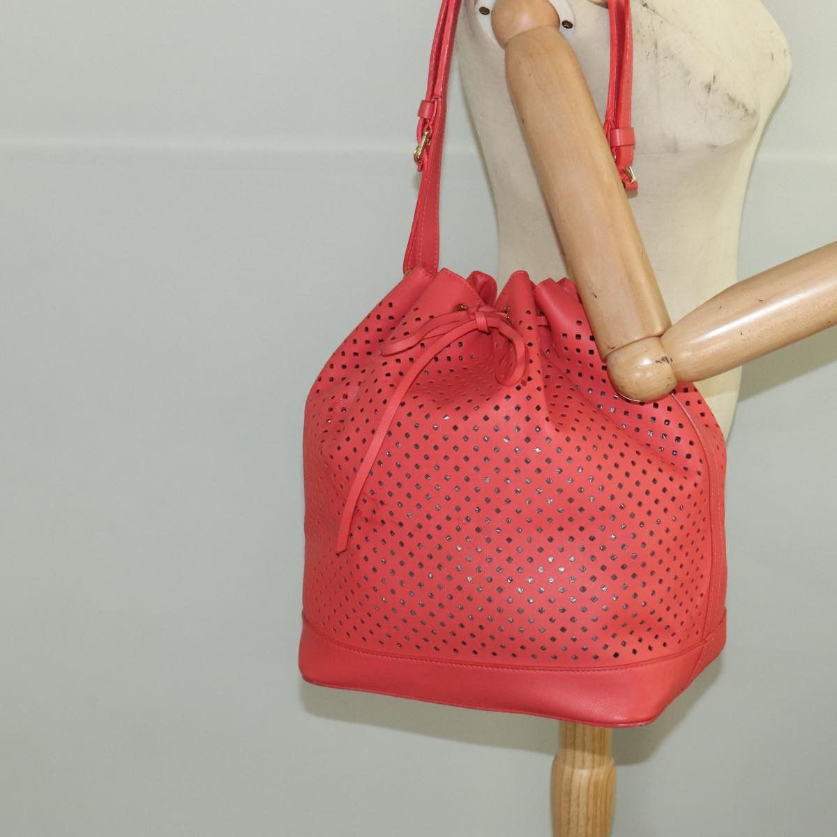 Louis Vuitton Noe Red Leather Shoulder Bag (Pre-Owned) Size ONE SIZE - 19 Thumbnail