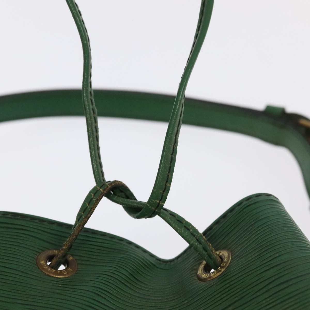 Louis Vuitton Noé Green Leather Shoulder Bag (Pre-Owned) Size ONE SIZE - 20 Thumbnail