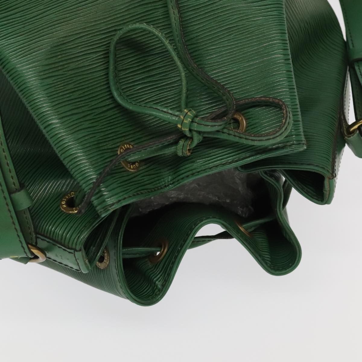 Louis Vuitton Noé Green Leather Shoulder Bag (Pre-Owned) Size ONE SIZE - 12 Thumbnail