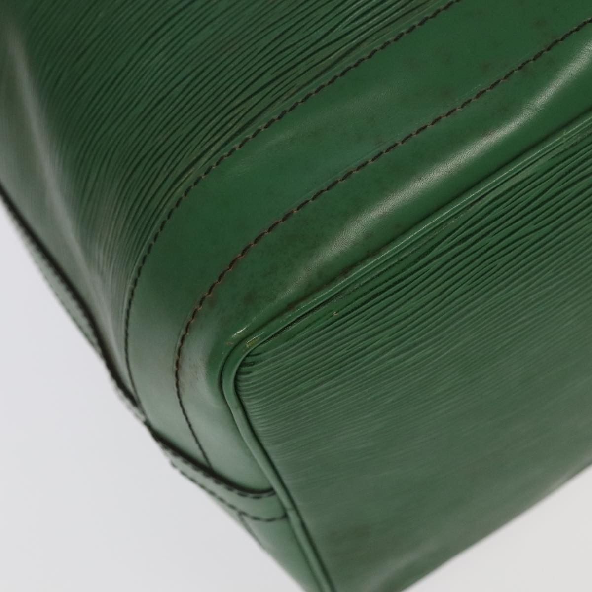 Louis Vuitton Noé Green Leather Shoulder Bag (Pre-Owned) Size ONE SIZE - 18 Thumbnail
