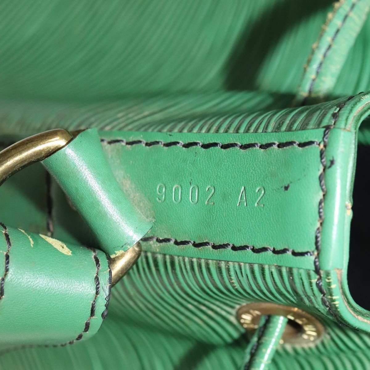 Louis Vuitton Noé Green Leather Shoulder Bag (Pre-Owned) Size ONE SIZE - 10 Thumbnail
