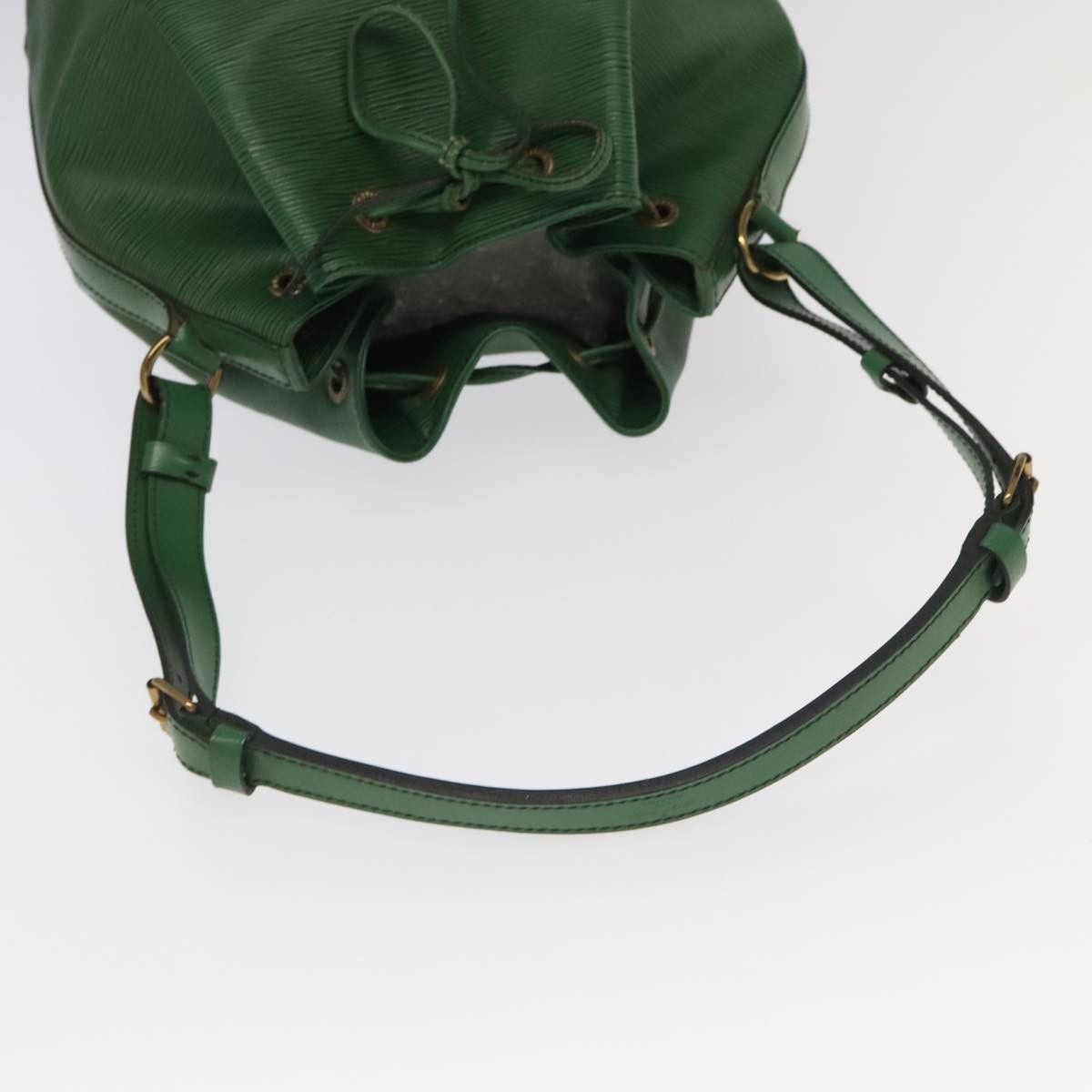Louis Vuitton Noé Green Leather Shoulder Bag (Pre-Owned) Size ONE SIZE - 4 Thumbnail