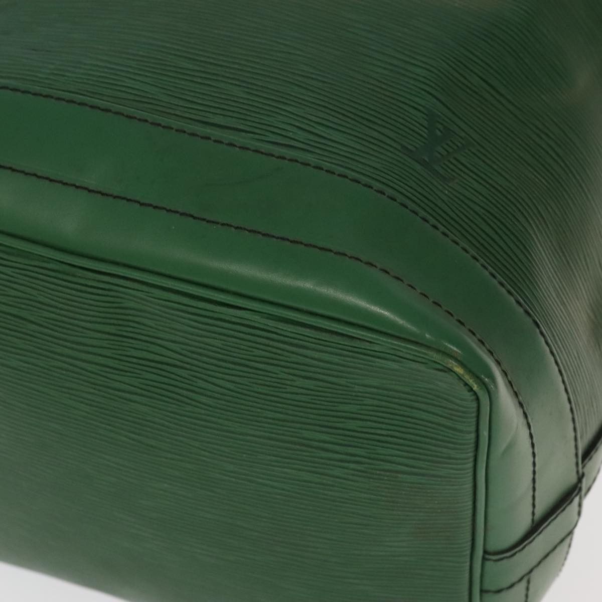 Louis Vuitton Noé Green Leather Shoulder Bag (Pre-Owned) Size ONE SIZE - 16 Thumbnail