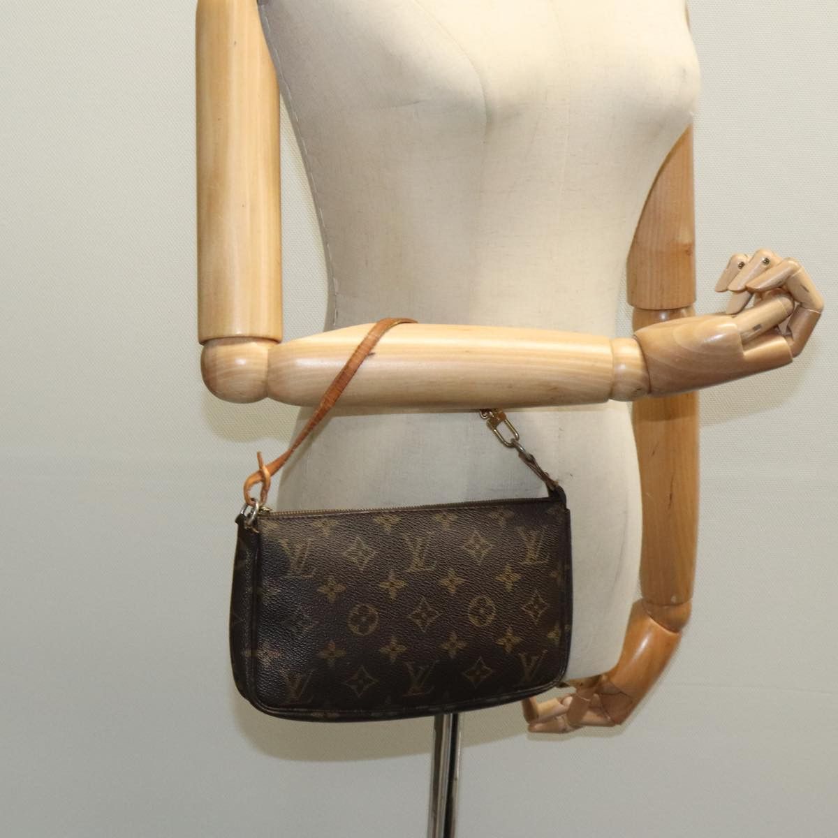 Louis Vuitton Pochette Accessoire Brown Canvas Clutch Bag (Pre-Owned) Size ONE SIZE - 17 Thumbnail