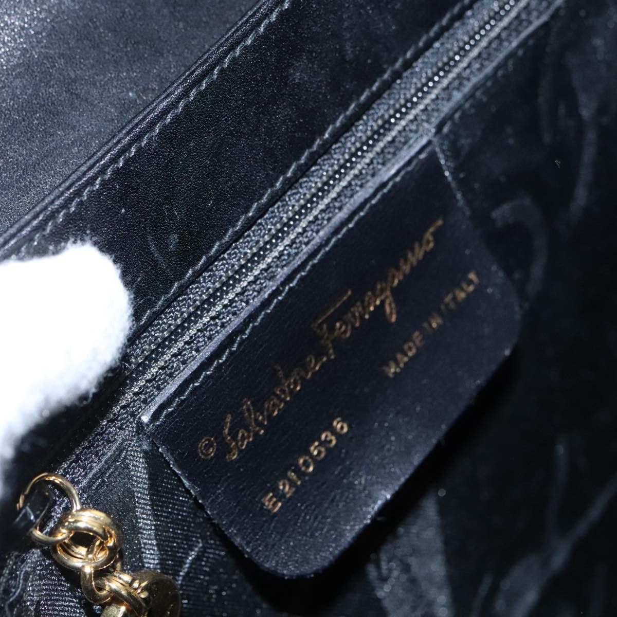 Salvatore Ferragamo Gancini Black Leather Shoulder Bag (Pre-Owned) Size ONE SIZE - 14 Thumbnail