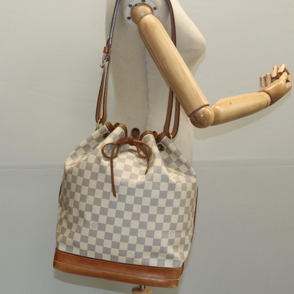 Louis Vuitton Noe Grey Canvas Shoulder Bag (Pre-Owned) Size ONE SIZE - 12 Thumbnail