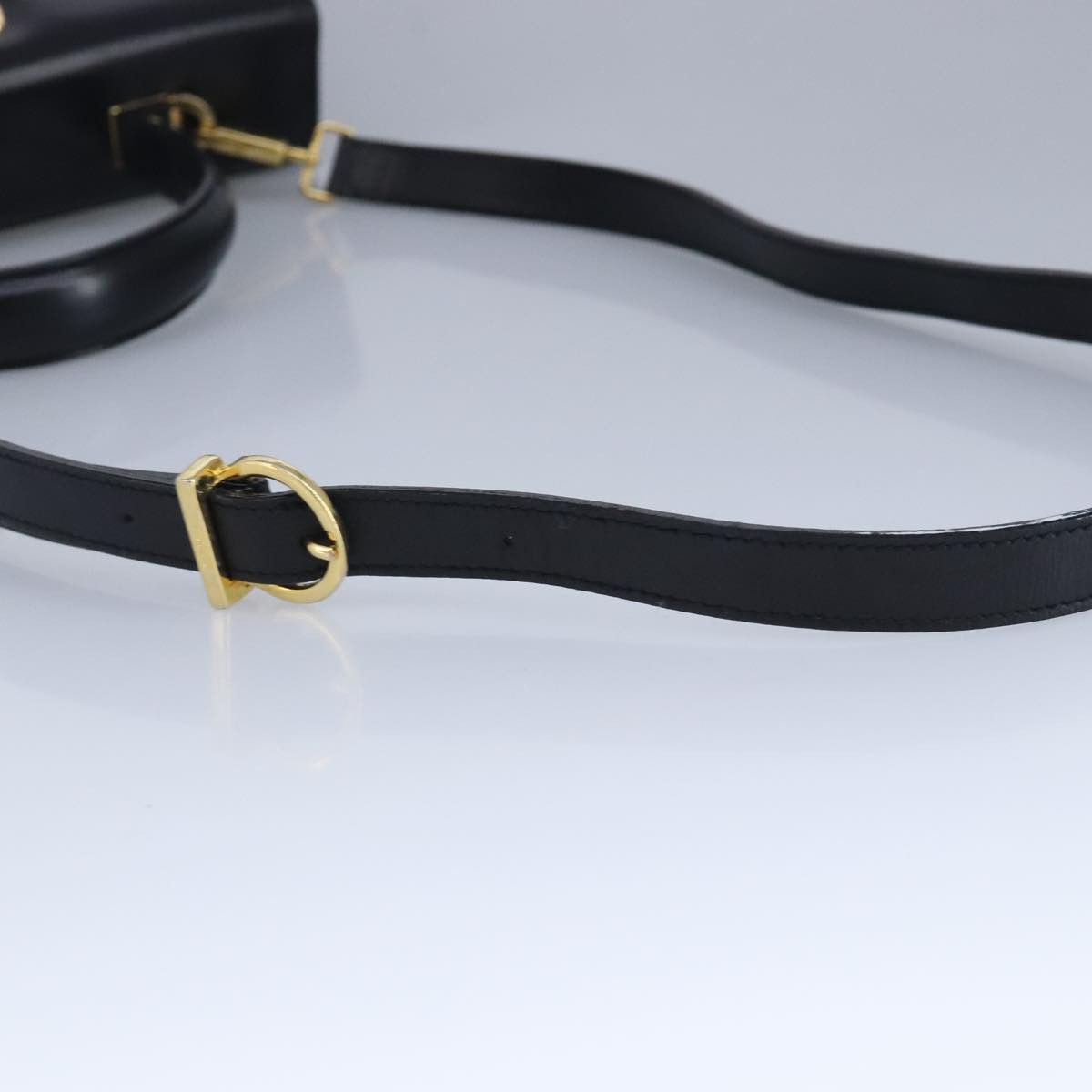 Salvatore Ferragamo Gancini Black Leather Handbag (Pre-Owned) Size ONE SIZE - 18 Thumbnail