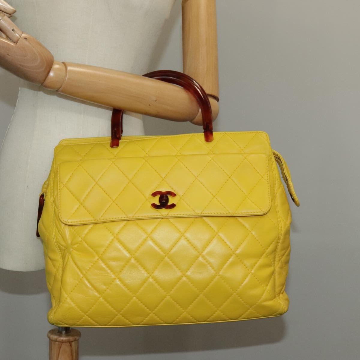 Chanel Cabas Yellow Leather Handbag (Pre-Owned) Size ONE SIZE - 20 Thumbnail