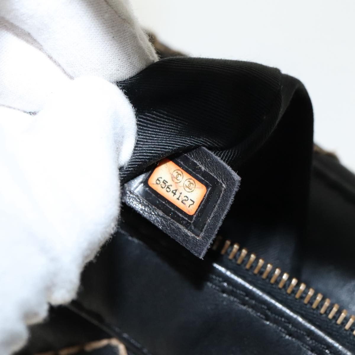 Chanel Black Leather Handbag (Pre-Owned) Size ONE SIZE - 12 Thumbnail