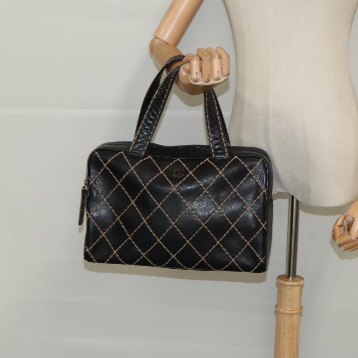 Chanel Black Leather Handbag (Pre-Owned) Size ONE SIZE - 14 Thumbnail