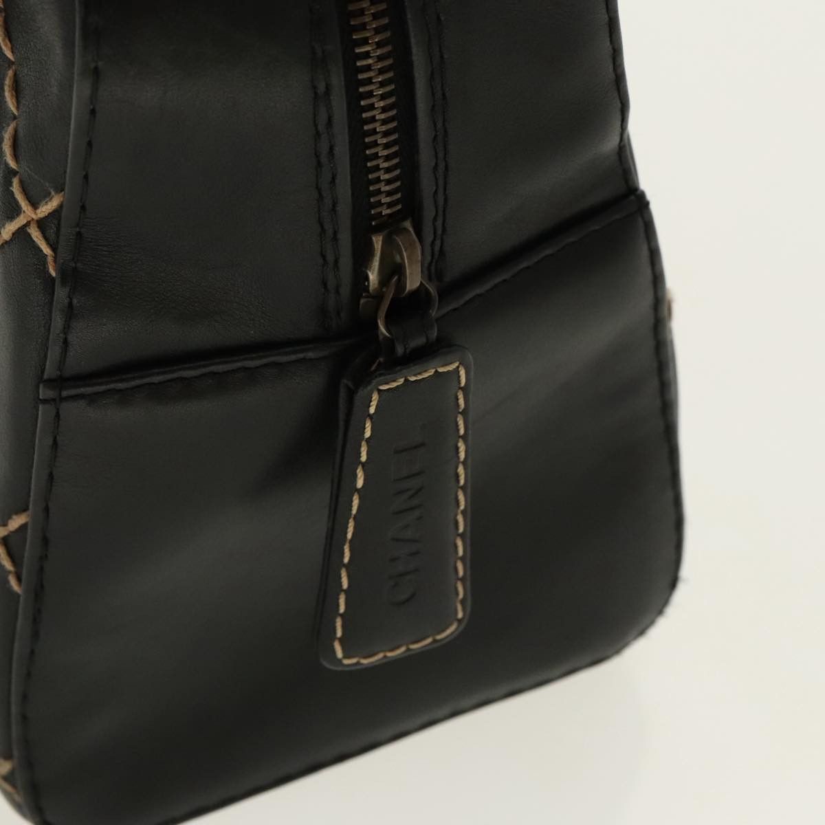 Chanel Black Leather Handbag (Pre-Owned) Size ONE SIZE - 20 Thumbnail