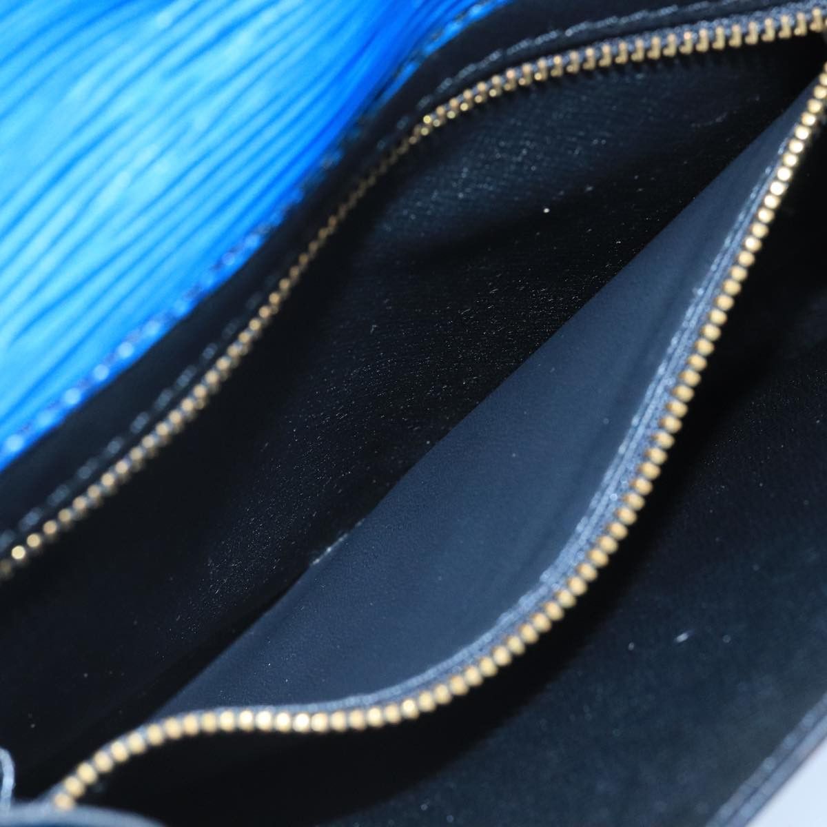 Louis Vuitton Art Déco Blue Leather Clutch Bag (Pre-Owned) Size ONE SIZE - 9 Thumbnail