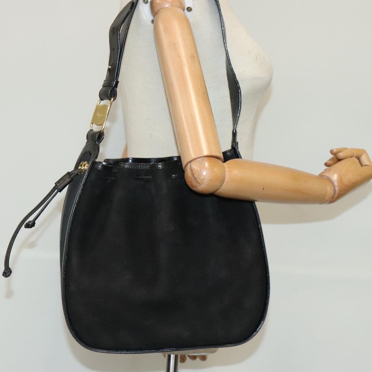 Salvatore Ferragamo Vara Black Suede Shoulder Bag (Pre-Owned) Size ONE SIZE - 16 Thumbnail