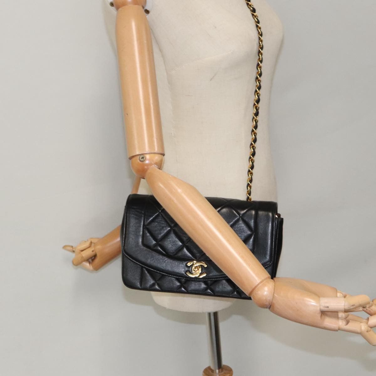 Chanel Diana Black Leather Shoulder Bag (Pre-Owned) Size ONE SIZE - 17 Thumbnail