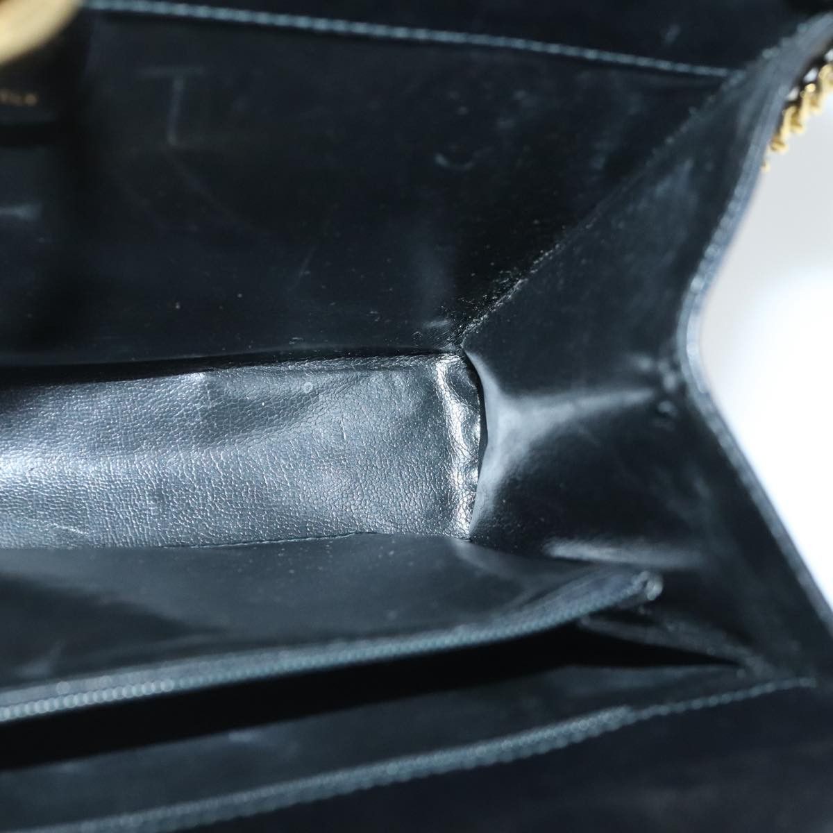 Salvatore Ferragamo Gancini Black Leather Shoulder Bag (Pre-Owned) Size ONE SIZE - 19 Thumbnail