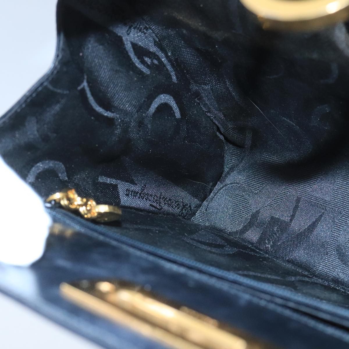 Salvatore Ferragamo Gancini Black Leather Shoulder Bag (Pre-Owned) Size ONE SIZE - 16 Thumbnail
