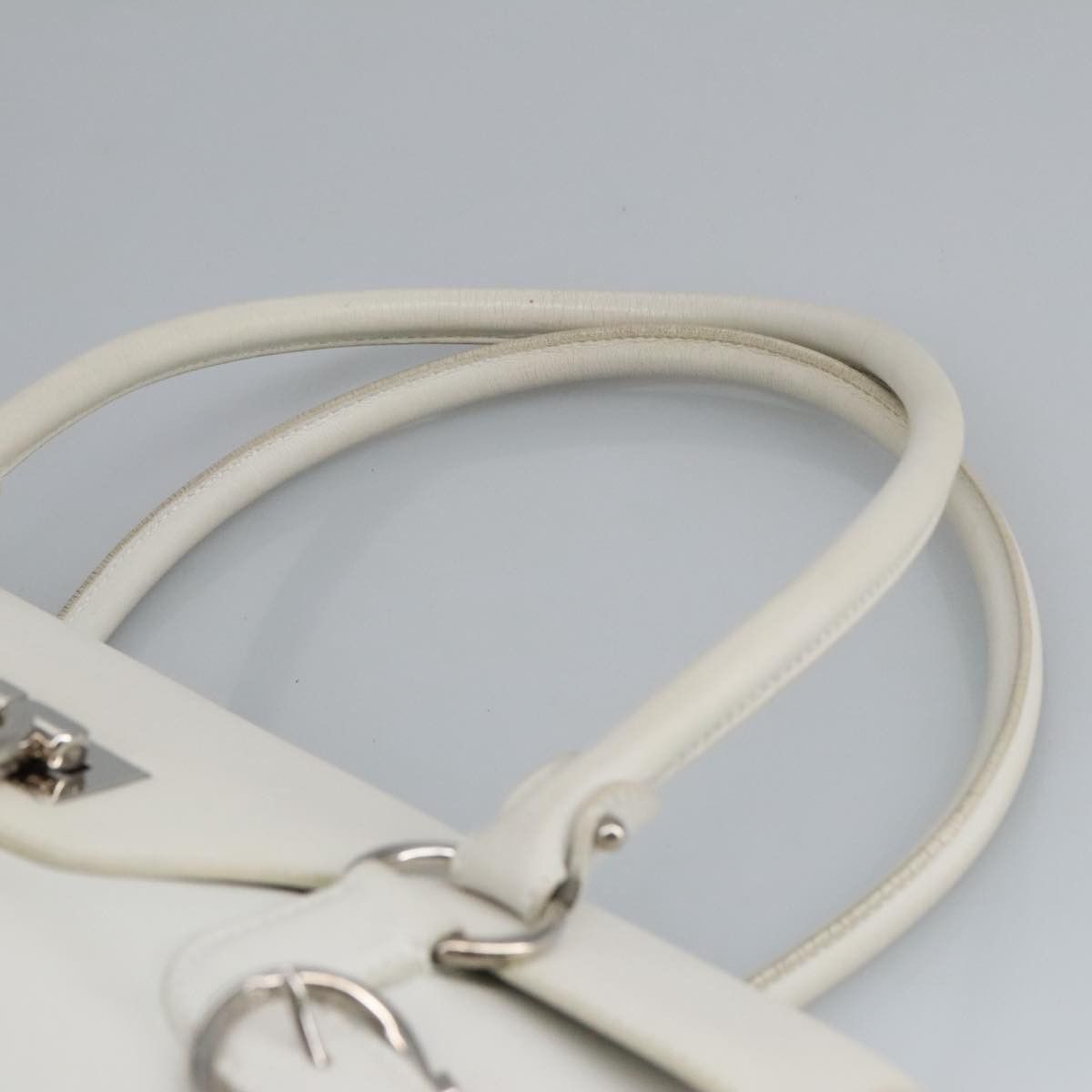 Salvatore Ferragamo White Leather Shoulder Bag (Pre-Owned) Size ONE SIZE - 8 Thumbnail