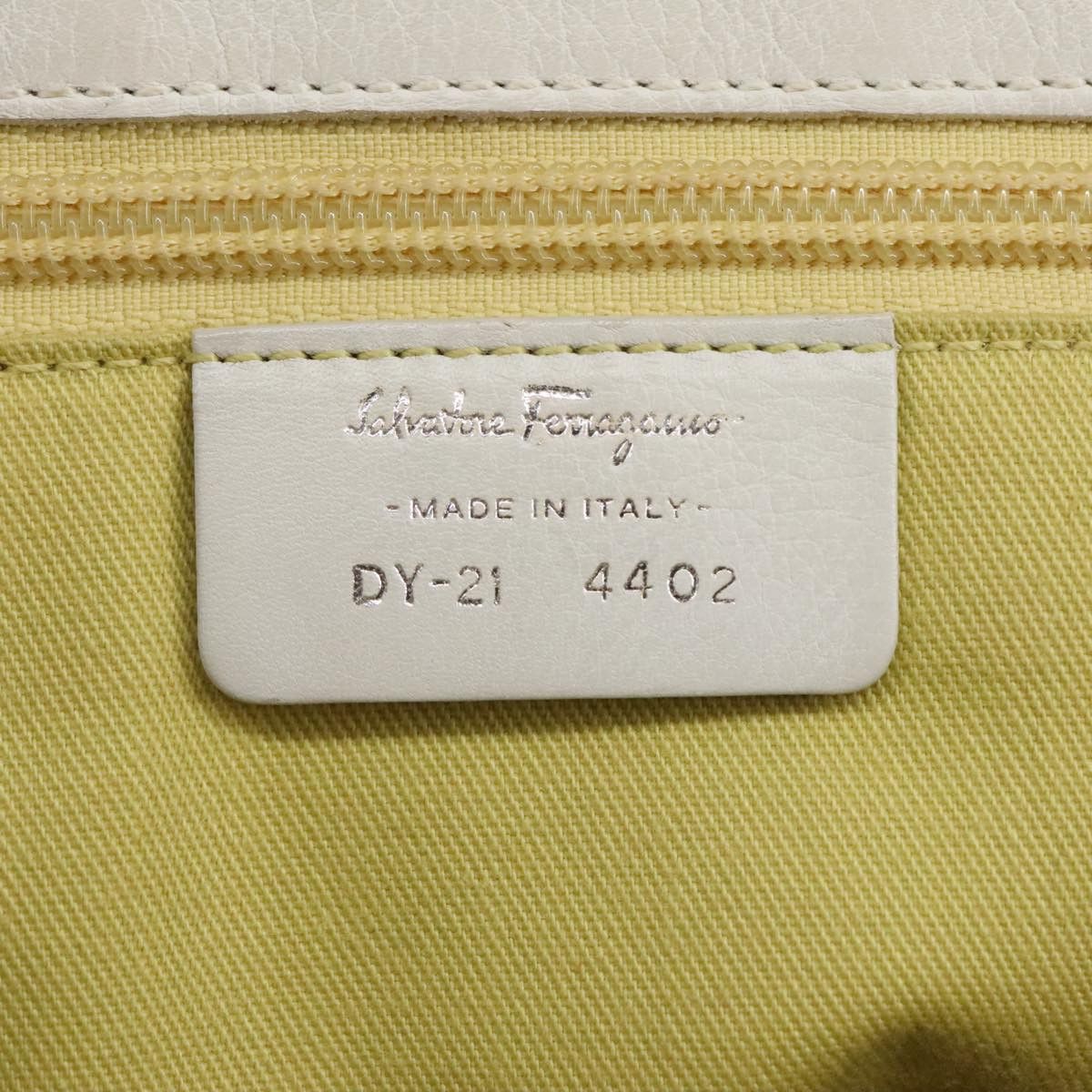 Salvatore Ferragamo White Leather Shoulder Bag (Pre-Owned) Size ONE SIZE - 15 Thumbnail