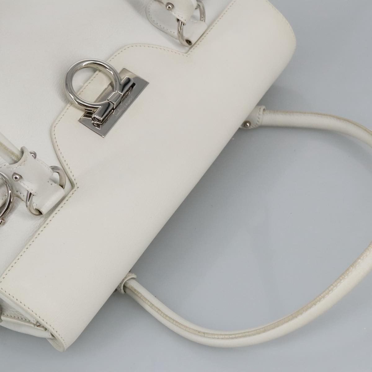 Salvatore Ferragamo White Leather Shoulder Bag (Pre-Owned) Size ONE SIZE - 6 Thumbnail