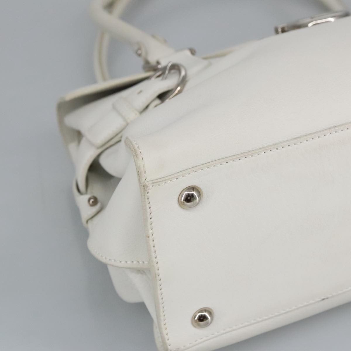Salvatore Ferragamo White Leather Shoulder Bag (Pre-Owned) Size ONE SIZE - 11 Thumbnail