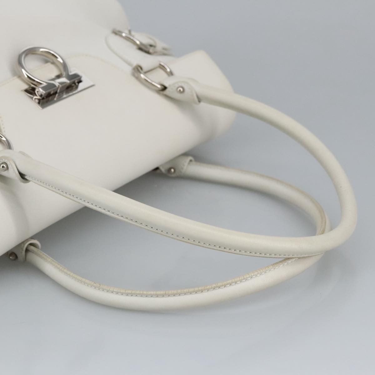 Salvatore Ferragamo White Leather Shoulder Bag (Pre-Owned) Size ONE SIZE - 7 Thumbnail