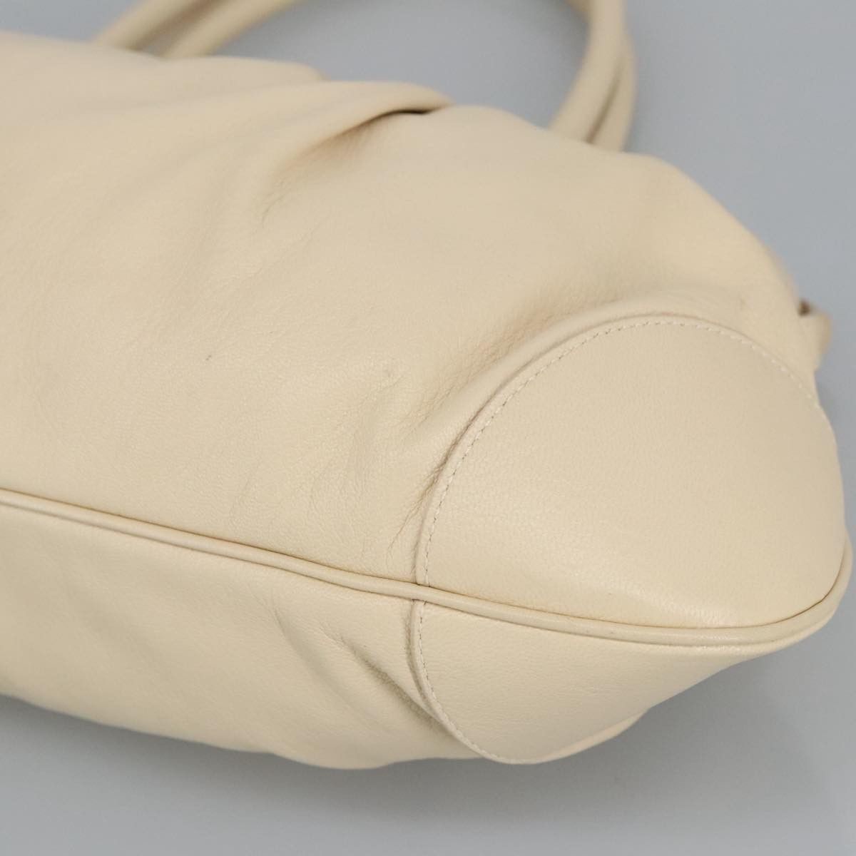 Salvatore Ferragamo Gancini White Leather Handbag (Pre-Owned) Size ONE SIZE - 13 Thumbnail