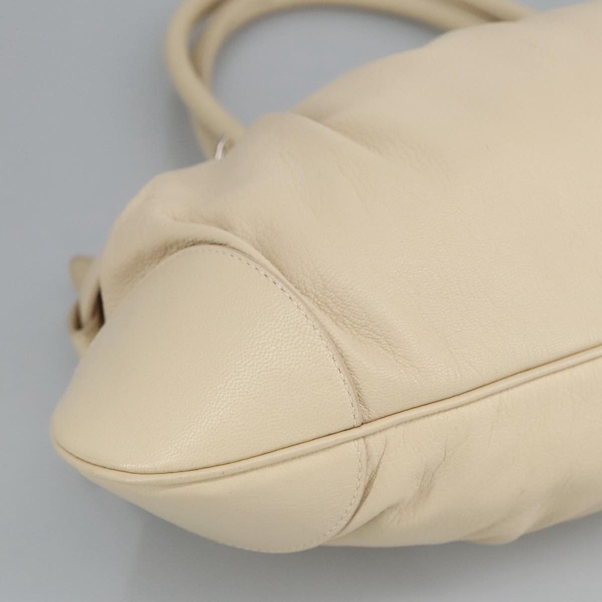 Salvatore Ferragamo Gancini White Leather Handbag (Pre-Owned) Size ONE SIZE - 12 Thumbnail