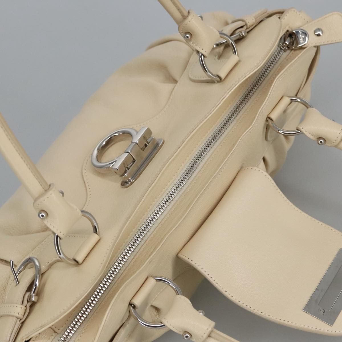 Salvatore Ferragamo Gancini White Leather Handbag (Pre-Owned) Size ONE SIZE - 7 Thumbnail