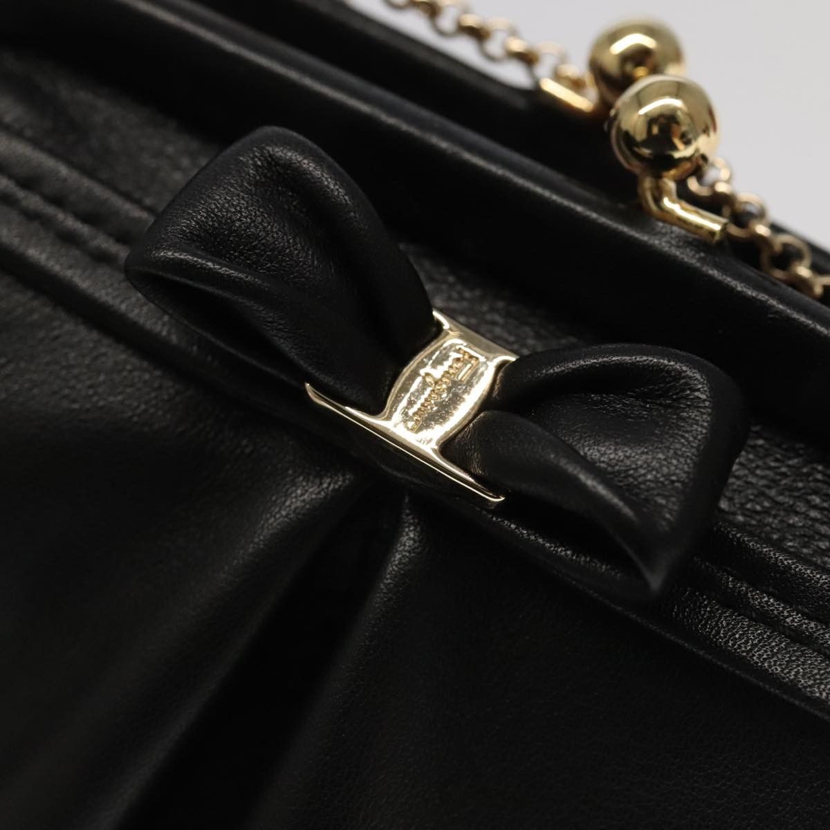 Salvatore Ferragamo Vara Black Leather Shoulder Bag (Pre-Owned) Size ONE SIZE - 11 Thumbnail