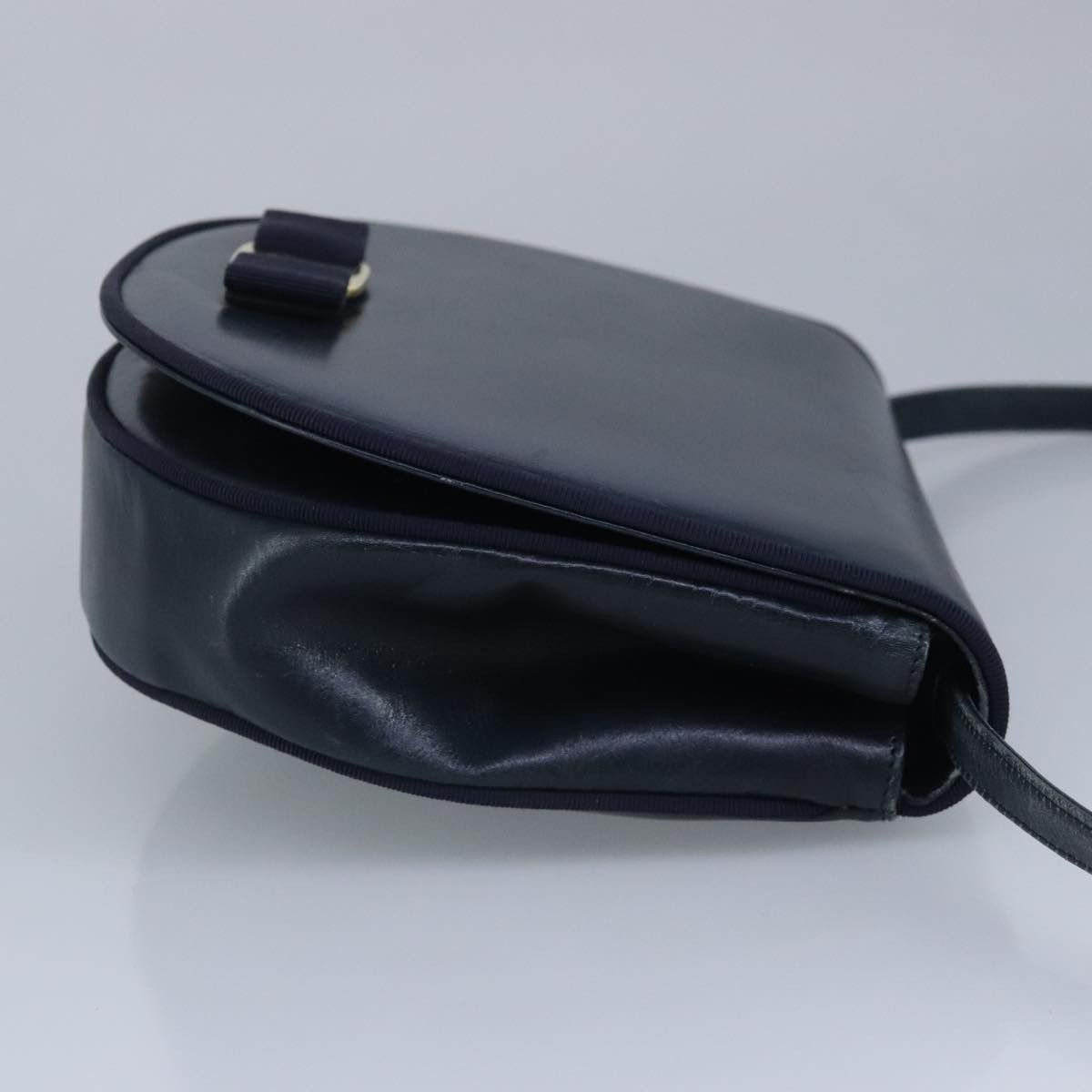 Salvatore Ferragamo Vara Navy Leather Shoulder Bag (Pre-Owned) Size ONE SIZE - 4 Thumbnail