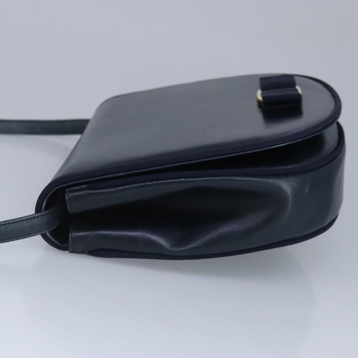 Salvatore Ferragamo Vara Navy Leather Shoulder Bag (Pre-Owned) Size ONE SIZE - 3 Thumbnail