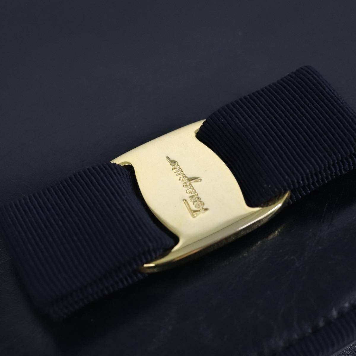 Salvatore Ferragamo Vara Navy Leather Shoulder Bag (Pre-Owned) Size ONE SIZE - 11 Thumbnail